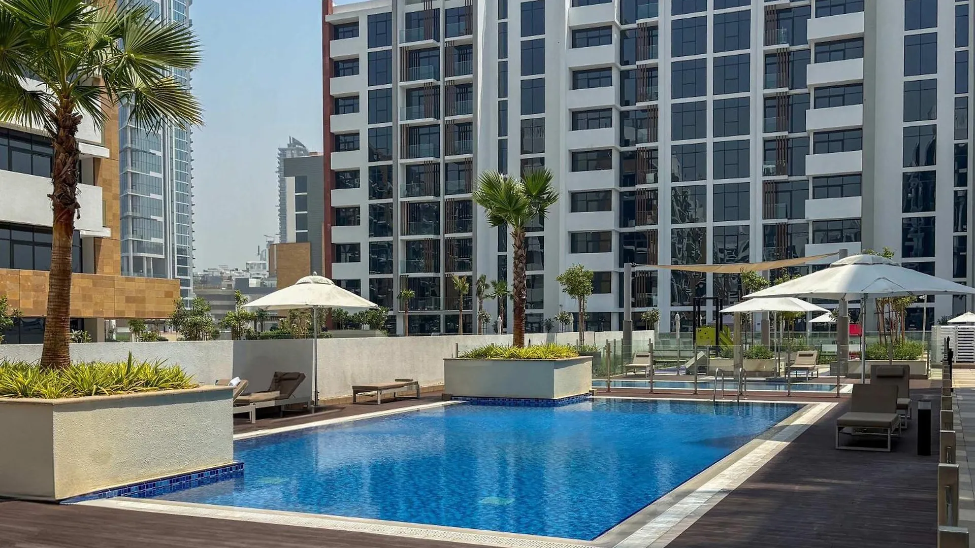 Frank Porter - Azizi Riviera 28 Dubai United Arab Emirates